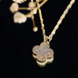 Clover Diamond Pendant-Gold